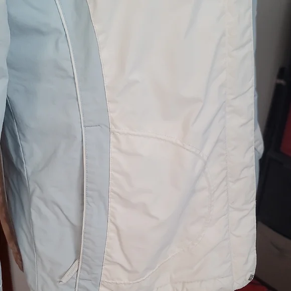 Columbia Women's White and Light Blue Ski Jacket - Picture 15 of 16